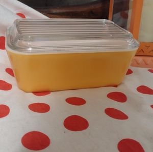 Authentic Vintage Pyrex Ovenware Refrigerator Container 0502 1 1/2 pt. In yellow
